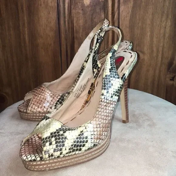 Ladies Two Lips Python Pumps - Picture 3 of 11